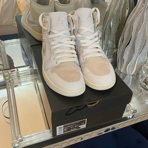 Air Jordan 1 Mid SE Craft